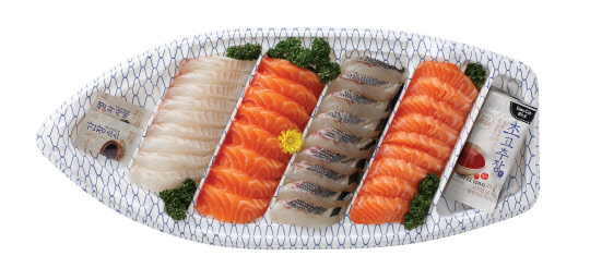 이마트에서 판매하는 '참돔껍질 모둠회' 제품 이미지. <이마트 제공>